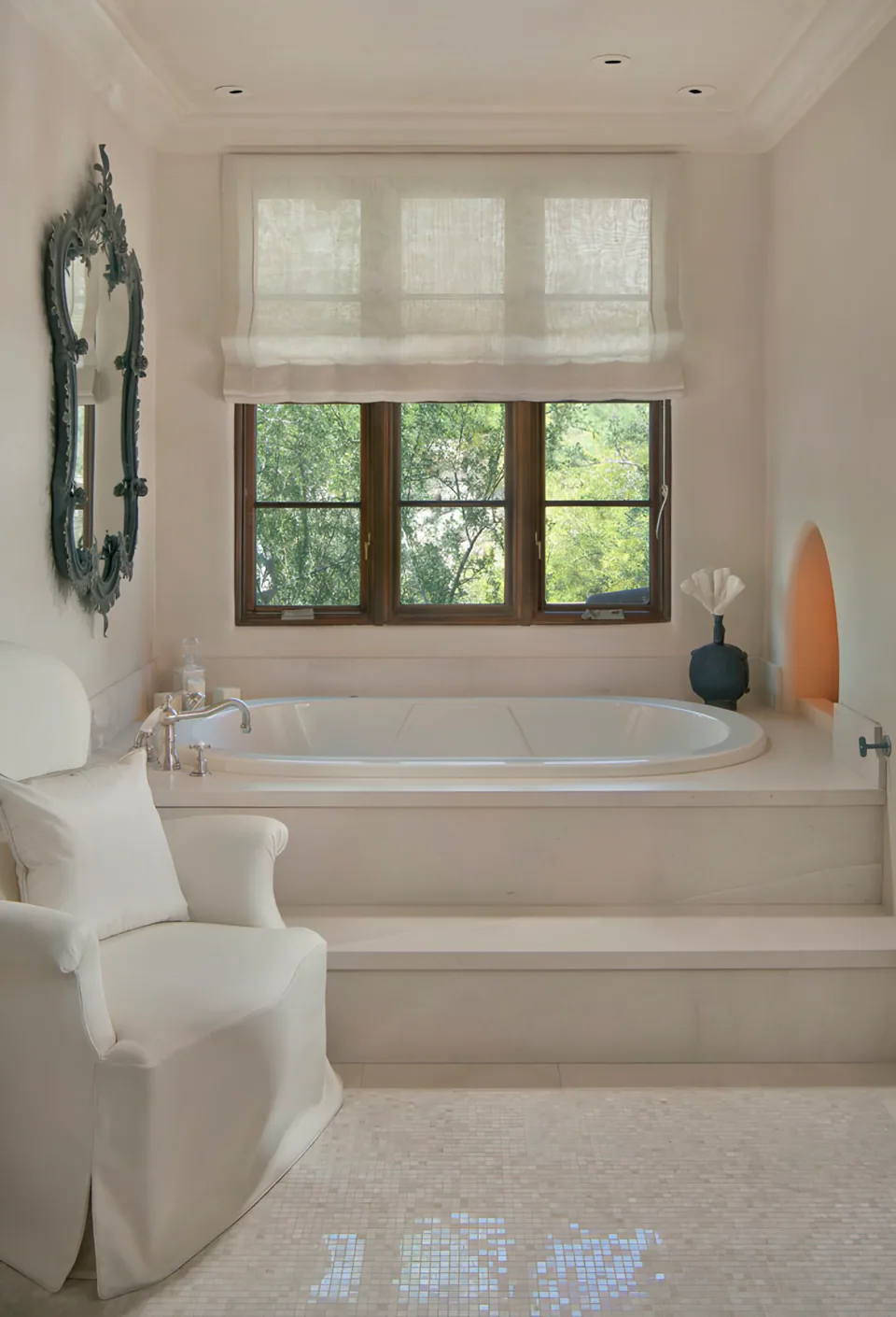Primary bathroom at Biltmore Residence, Phoenix, Arizona, interior design by Paul Lauren Designs