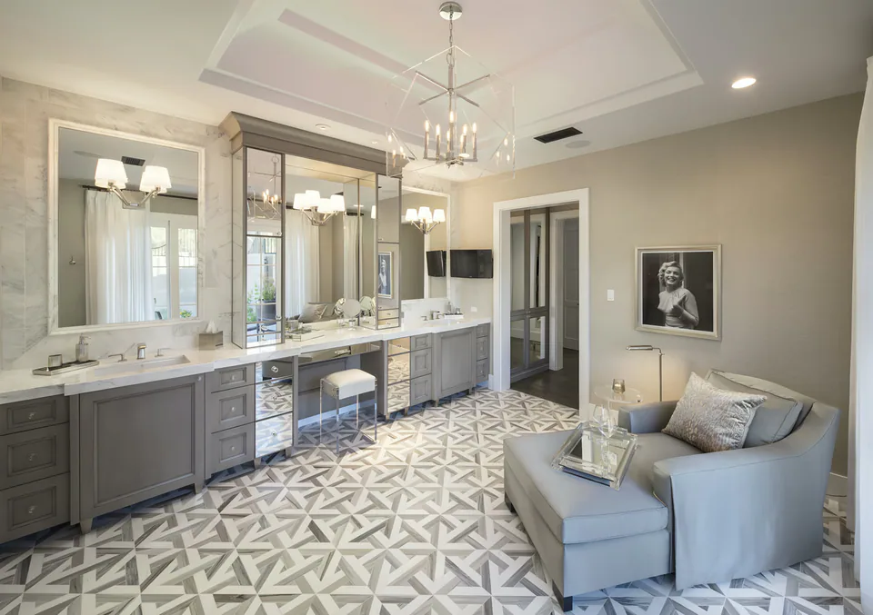 Primary bathroom at Silverleaf Transitional, North Scottsdale, Arizona, interior design by Paul Lauren Designs