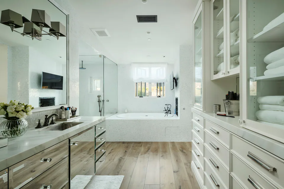 Primary bathroom at The Village of Silverleaf, North Scottsdale, Arizona, interior design by Paul Lauren Designs
